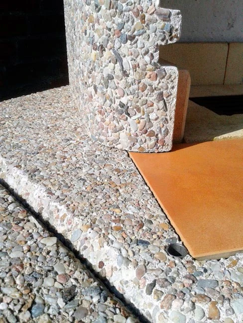 Grillkamin Wellfire NOVA Braun Mit Betonhaube Und Beistelltisch - Image 5