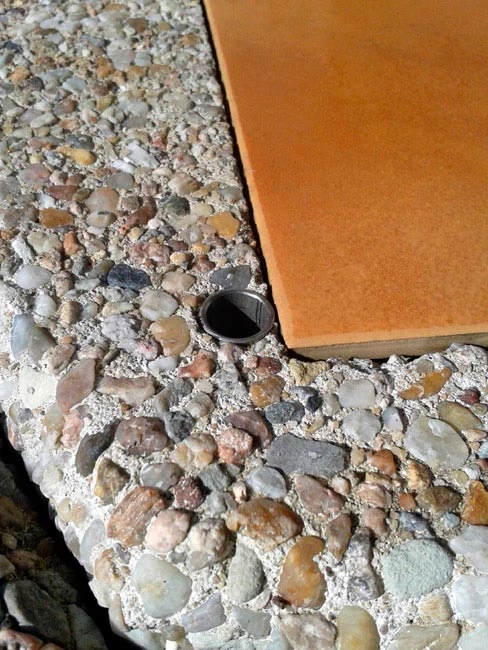 Grillkamin Wellfire NOVA Braun Mit Betonhaube Und Beistelltisch - Image 2